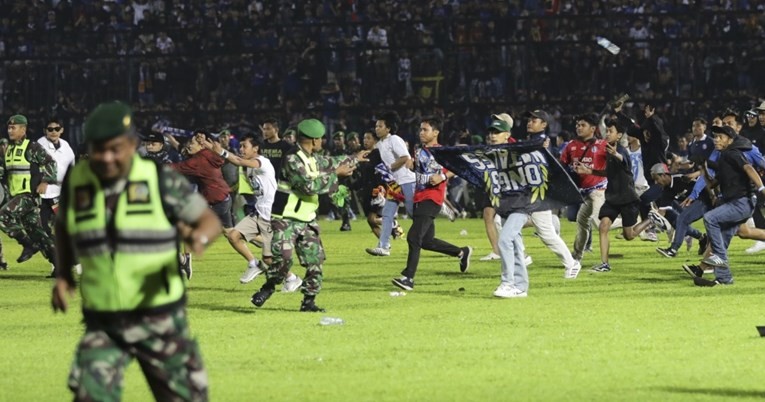 Neredi na utakmici u Indoneziji, poginulo 127 ljudi
