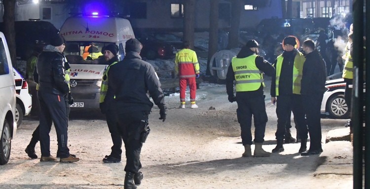 Neredi u kampu za migrante u Blažuju, povrijeđeni policajci, oštećena vozila