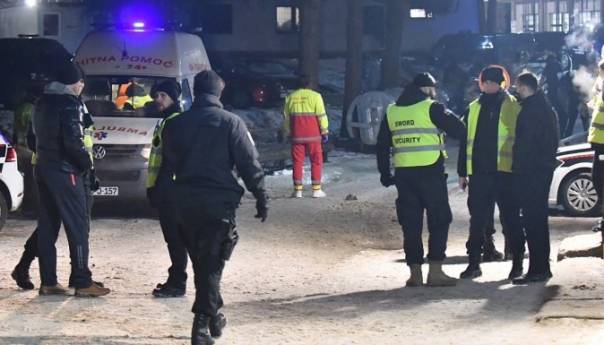 Neredi u kampu za migrante u Blažuju, povrijeđeni policajci, oštećena vozila