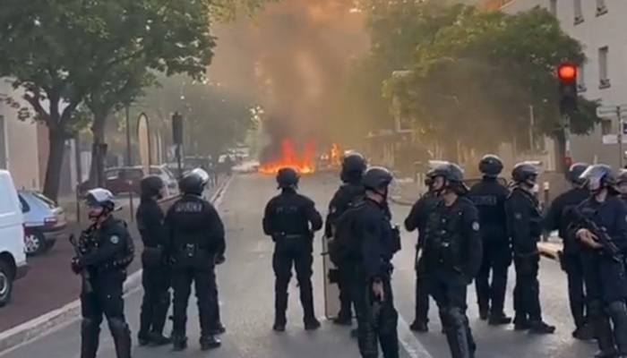 Neredi u Parizu nakon što je policajac ubio 17-godišnjaka