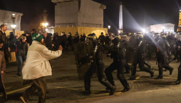 Neredi u Parizu, stotine uhapšenih