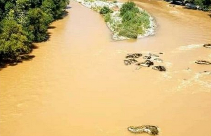 Neretva promijenila boju, građani u čudu