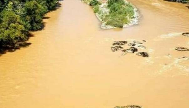 Neretva promijenila boju, građani u čudu