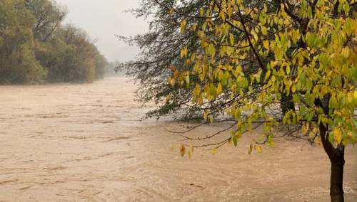Neretva u opadanju, čiste se lokalne prometnice u Konjicu i Jablanici