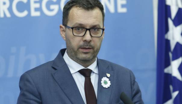 Nermin Džindić: Stanovništvu se moraju dati subvencije!