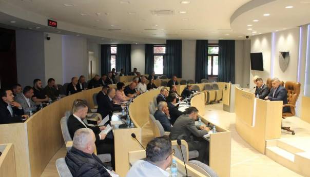 NES-a donio pet zaključaka: Oštre kritike vlastima