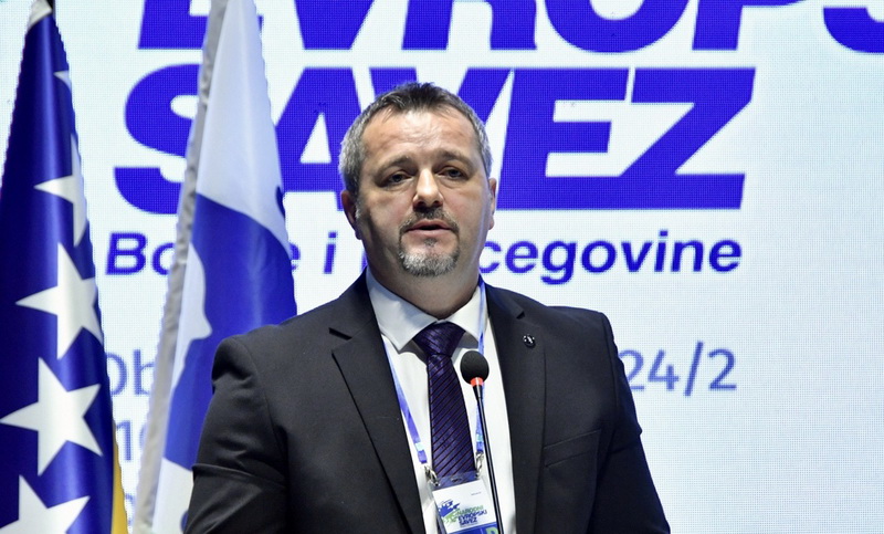 NES: Schmidt suspendovao Ustav Federacije BiH