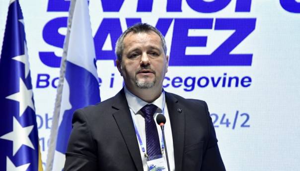 NES: Schmidt suspendovao Ustav Federacije BiH