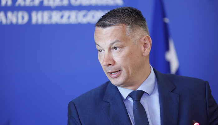 Nešić: Glasati protiv svega dok RS ne dobije što joj pripada