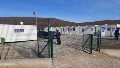 Nešić i Laketa u posjeti prihvatnom centru Lipa