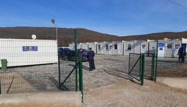 Nešić i Laketa u posjeti prihvatnom centru Lipa