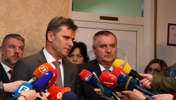 Nešić pozvao Viškovića da o zaduženju uči od premijera FBiH Novalića