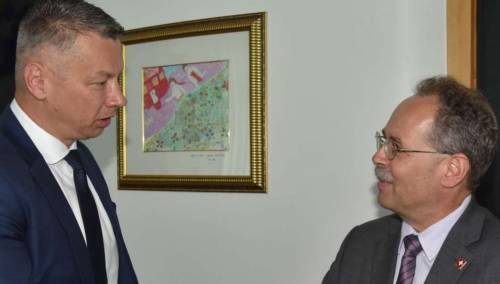 Nešić s ambasadorima Švicarske i Japana o jačanju saradnje