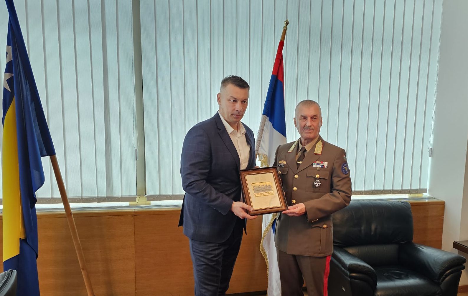 Nešić sa komandantom EUFOR-a u BiH Laszlom Sticzom