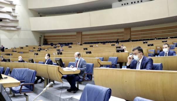 Nešić tražio osudu govora Izetbegovića, Parlament odbio