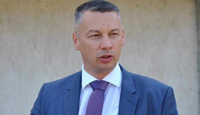 Nešić uputio apel Graničnoj policiji: Smanjiti gužve na granici sa CG