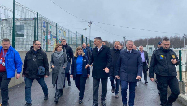 Nešić: Uslovi za boravak migranata u USK izuzetno dobri