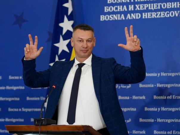 Nešićeva tri prsta, provokacije i dozvola za pristup povjerljivim podacima