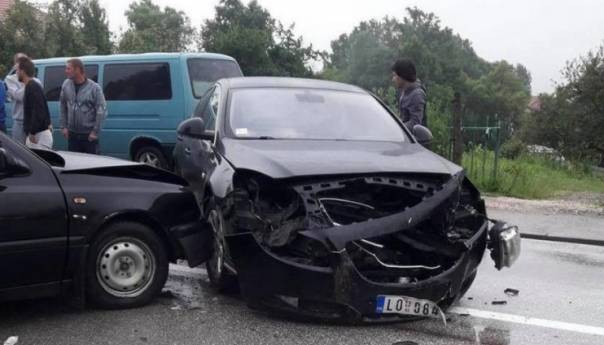 Nesreća kod Kalesije: Povrijeđene dvije osobe