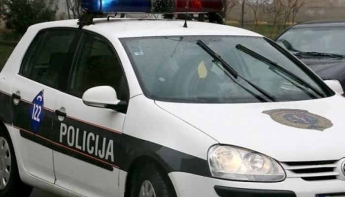 Nesreća kod Živinica: U sudaru tri automobila povrijeđene dvije osobe