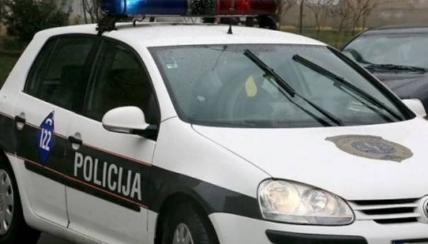 Nesreća kod Živinica: U sudaru tri automobila povrijeđene dvije osobe