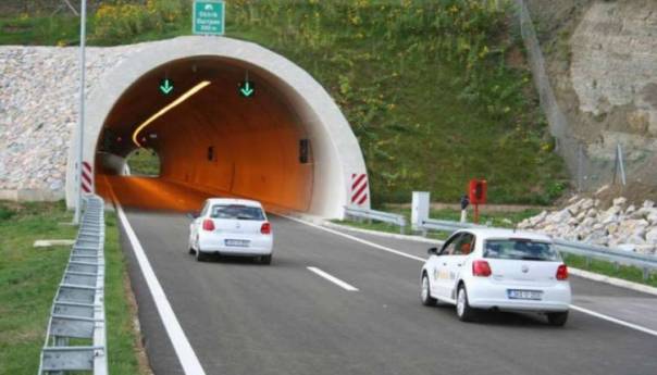 Nesreća na autoputu A1: Sudarila se dva vozila kod tunela Oštrik