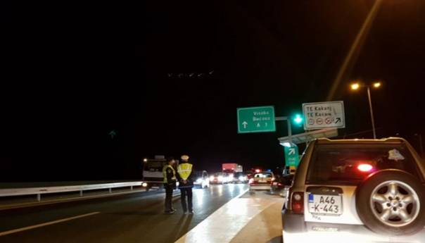 Nesreća na autoputu kod Zenice: Povrijeđene tri osobe, saobraćaj obustavljen
