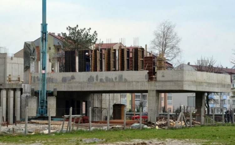 Nesreća na gradilištu u Lukavcu, poginuo muškarac