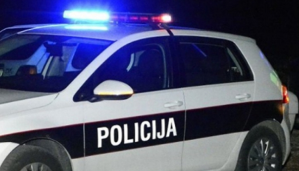 Nesreća na Otesu: Vozač automobila udario u ogradu pa se prevrnuo, povrijeđene dvije osobe