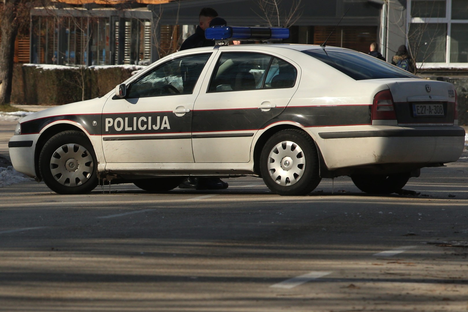 Nesreća na putu Gračanica-Srebrenik: Poginula jedna osoba, a četiri povrijeđene