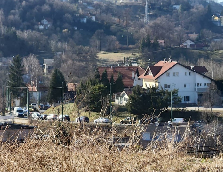 Nesreća na putu Vogošća - Sarajevo, formirale se velike kolone