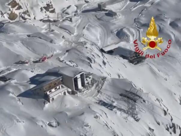 Nesreća na žičari u Italiji: Povrijeđeni putnici, 100 ljudi spašeno helikopterima