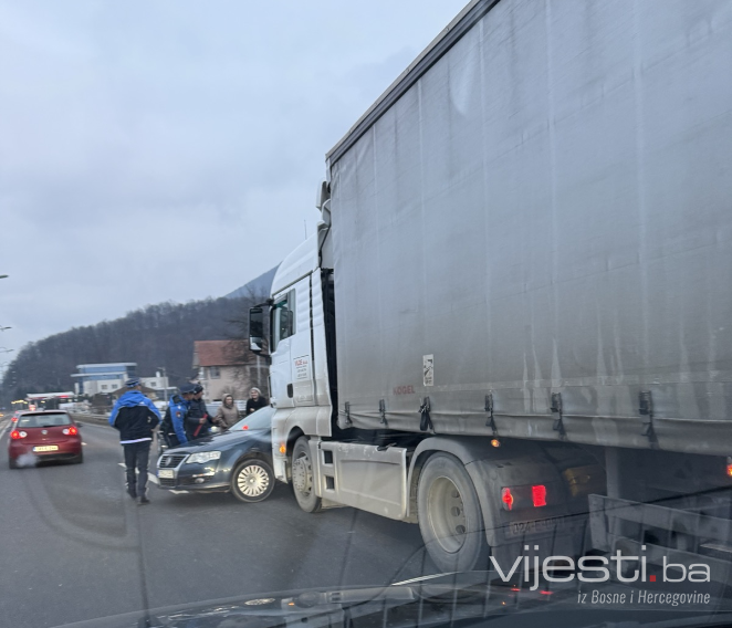 Nesreća u Blažuju: Sudar kamiona i automobila uzrokovao gužve