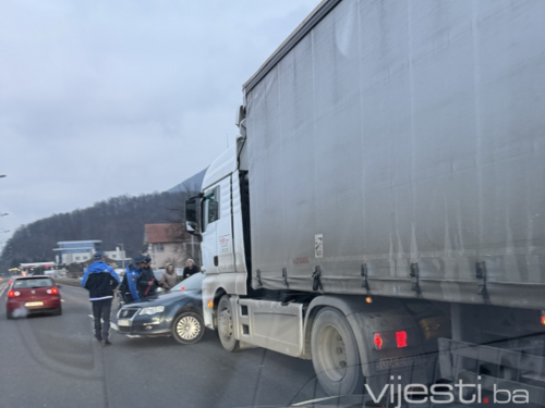 Nesreća u Blažuju: Sudar kamiona i automobila uzrokovao gužve