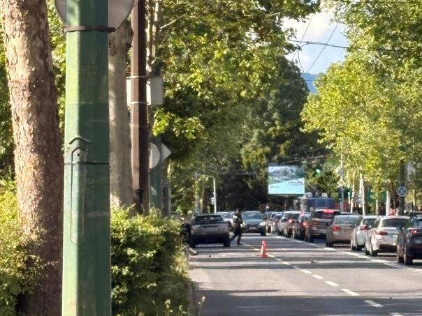 Nesreća u centru Sarajeva: Vozilo policije udarilo u stub