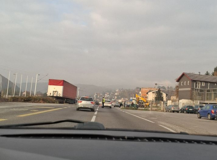 Nesreća u Hadžićima: Automobil udario pješaka