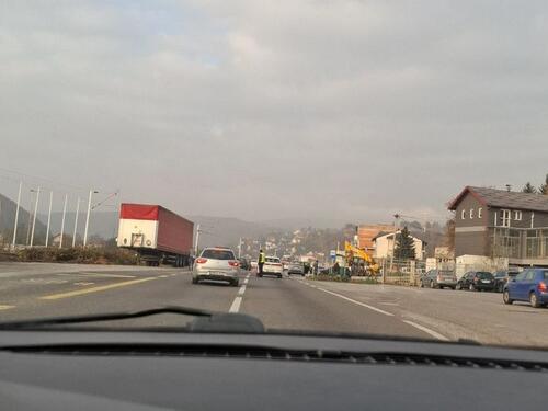 Nesreća u Hadžićima: Automobil udario pješaka