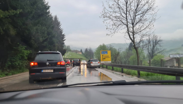 Nesreća u Kaoniku: Učestvovala dva vozila, nema povrijeđenih