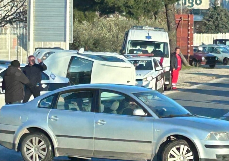 Nesreća u Mostaru: Na cesti se prevrnulo vozilo