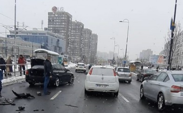 Nesreća u Sarajevu: Automobilom udario u zaštitnu ogradu