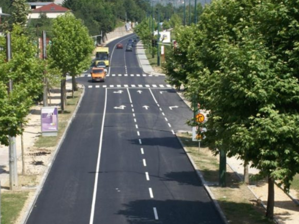 Nesreća u Sarajevu: Motocikl udario pješaka, prebačen je na KCUS