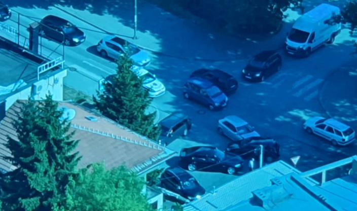 Nesreća u Sarajevu: Policija na terenu, tri osobe zbog povreda prevezene na KUM