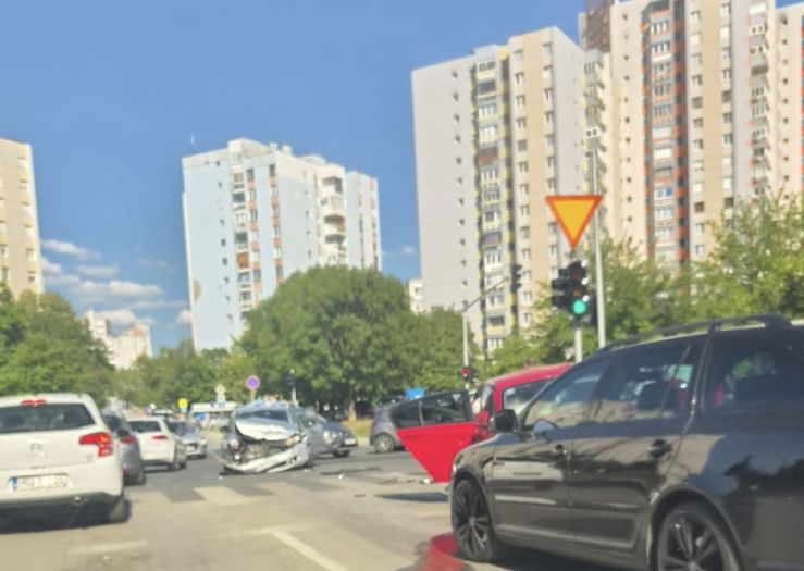 Nesreća u Sarajevu: Sudarila se dva automobila