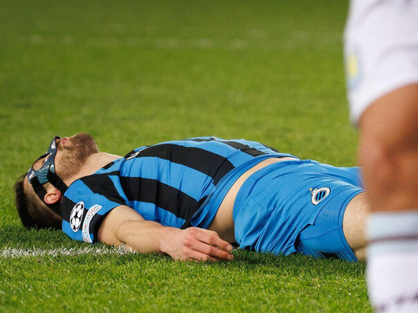 Nesretni Brugge se raspao u finišu, Villa jednom nogom u četvrtfinalu