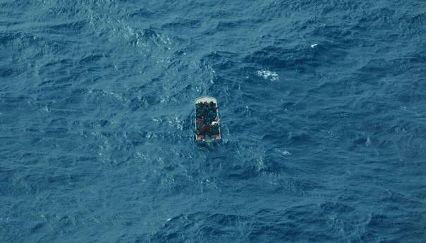 Nestalo najmanje 34 migranta nakon što im je čamac potonuo