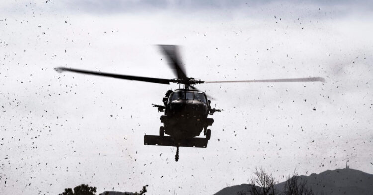 Nestao japanski vojni helikopter s nekoliko ljudi