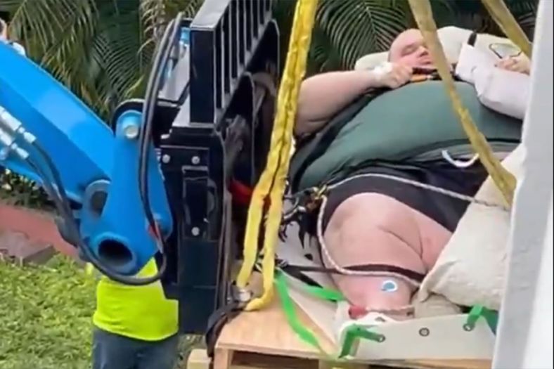 Nesvakidašnja intervencija: Muškarca od 272 kilograma iznijeli iz kuće uz pomoć krana