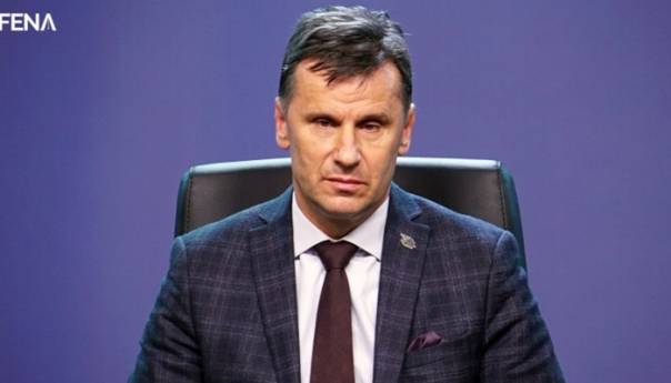 Netačne informacije da je Novalić "na kisiku", nije životno ugrožen