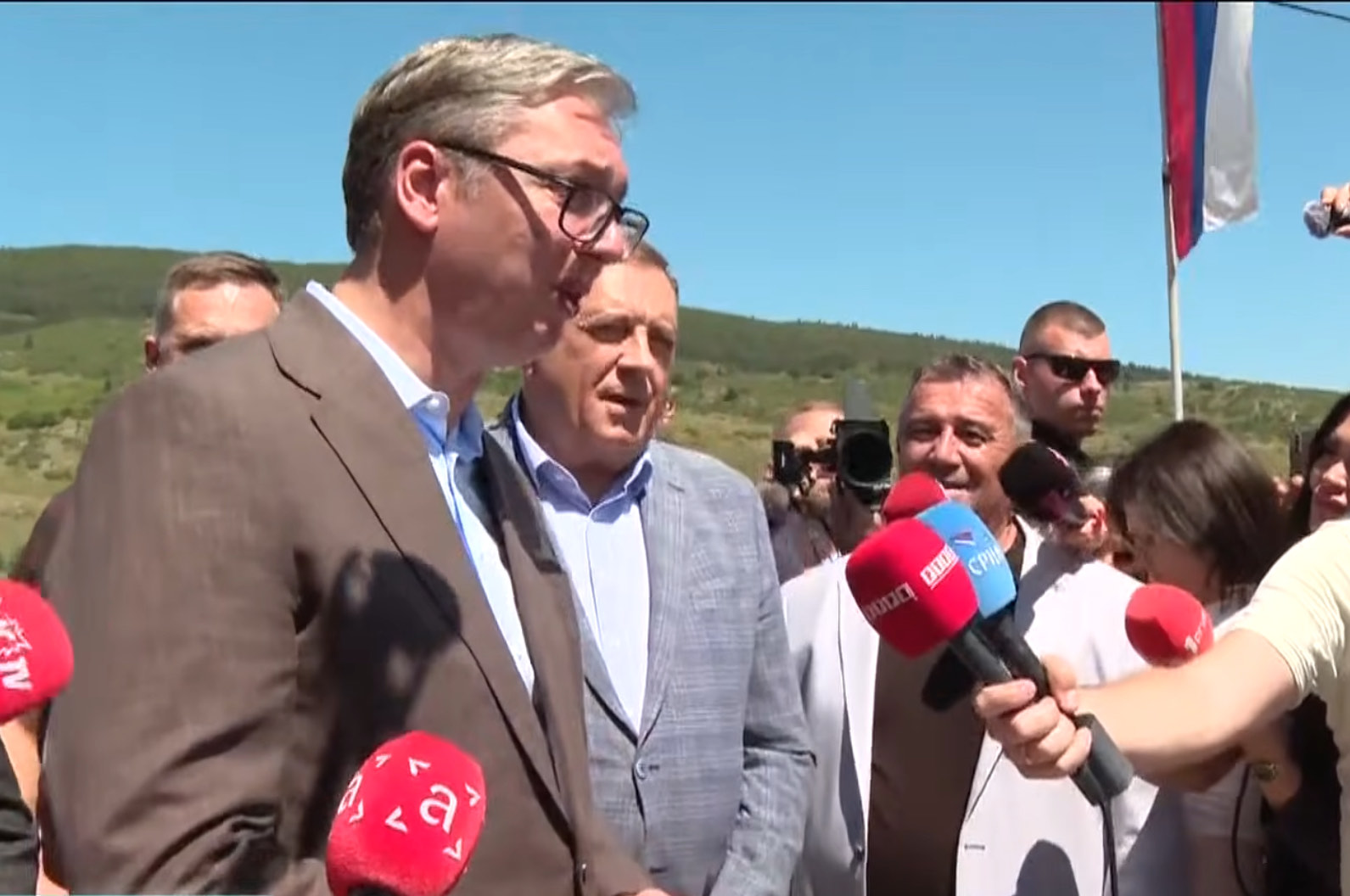 Neugodan trenutak za Dodika: Vučić ga ispravljao u Čipuljiću