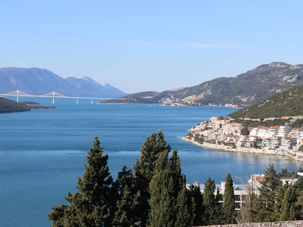 Neum jutros najtopliji sa 27 stepeni, danas u BiH sunčano i vruće, poslijepodne pljuskovi u Bosni